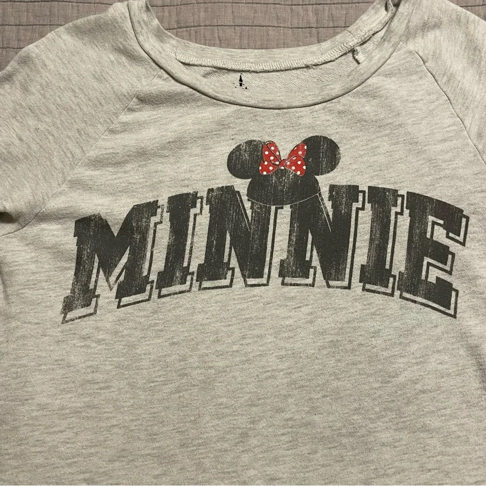 Disney Parks Women’s Minnie Mouse Pullover Sweatshirt Size M - Picture 2 of 6
